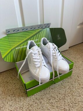 Cariuma Salvas White Leather Sneakers